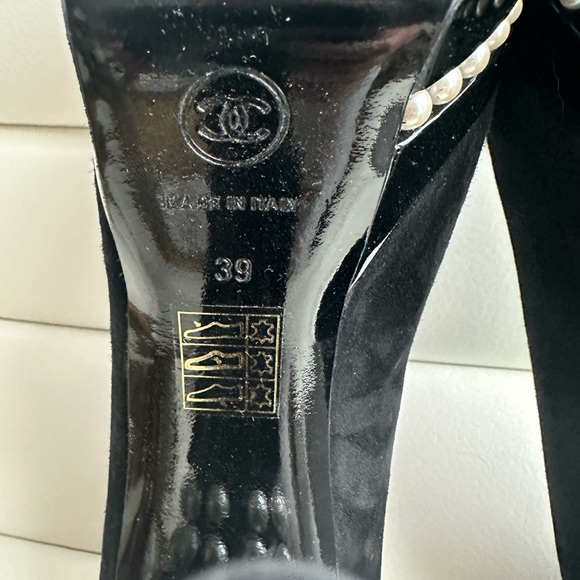 CHANEL Black Pumps With Pearls - Picture 7 of 9